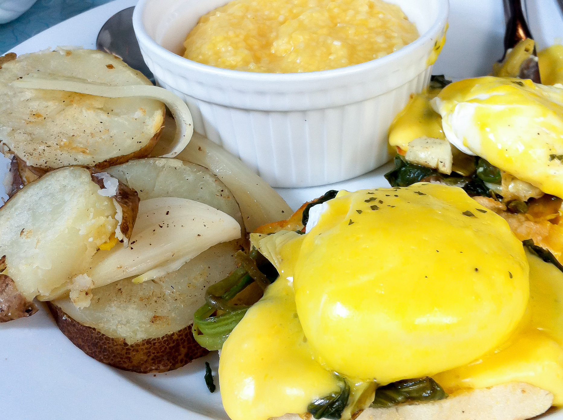 Eggs benedict and grits at The Flying Pan in Hong Kong. Photo by alphacityguides.