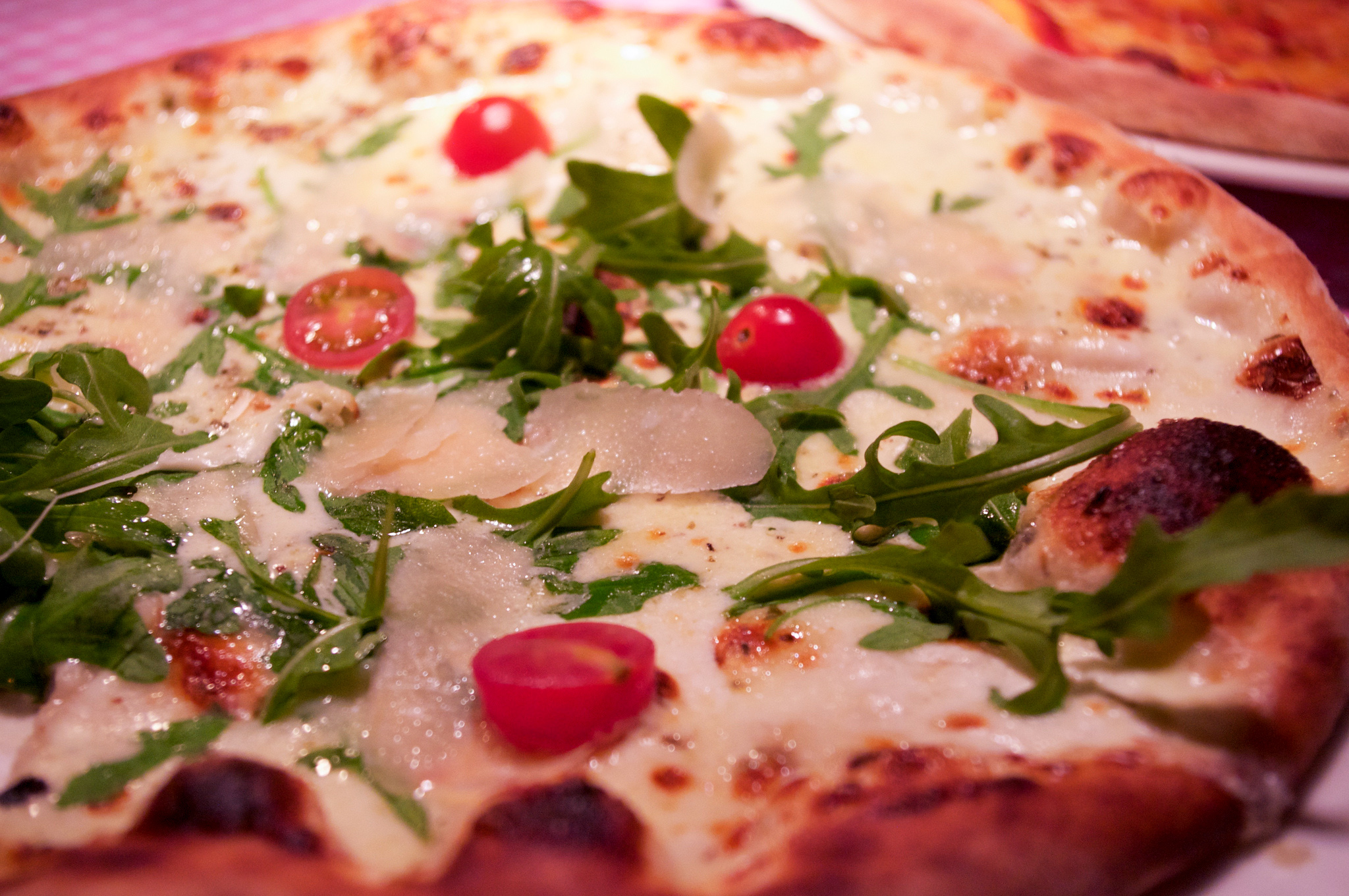 Pizza at Mama Pizzeria in Paris. Photo by alphacityguides.