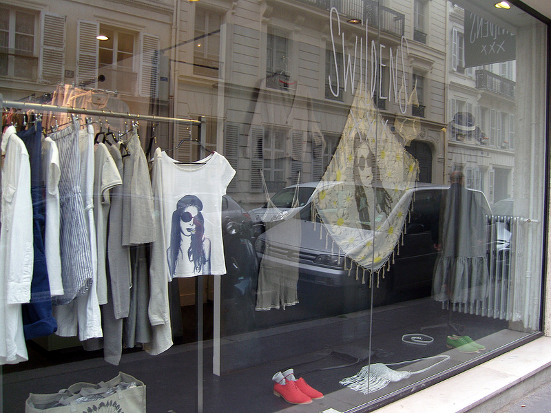 Fashion display at Swildens in Paris. Photo by alphacityguides.