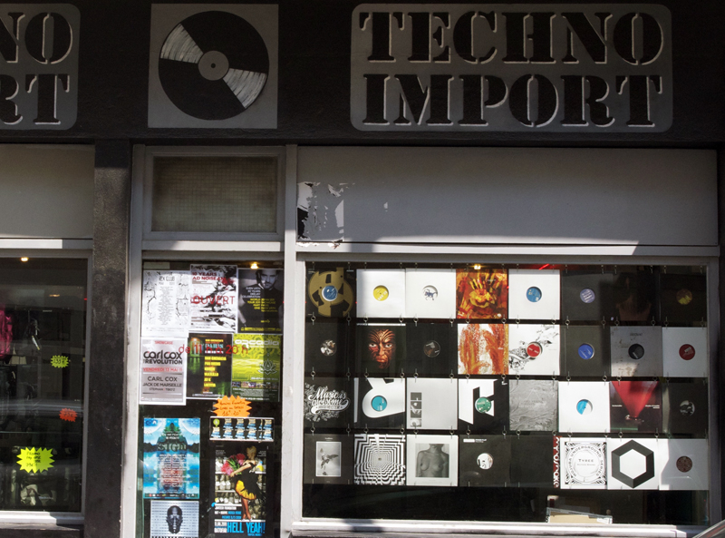 Store front at Techno Imports in Paris. Photo by alphacityguides.