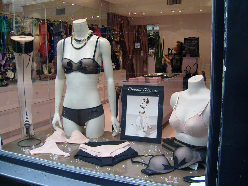 Window at Emilia Cosi in Paris. Photo by alphacityguides.