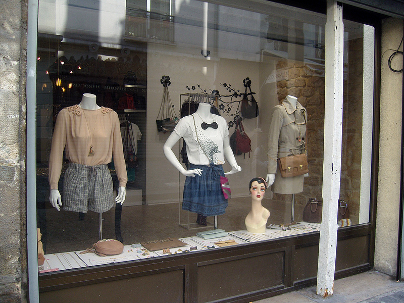 Fashion window at Le Corner in Paris. Photo by alphacityguides.