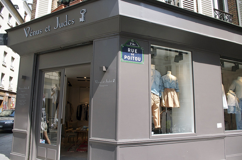 Store front at Venus et Judes in Paris. Photo by alphacityguides.