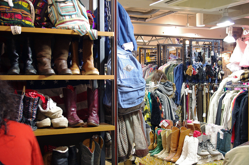Vintage fashion at Chicago in Tokyo. Photo by alphacityguides.