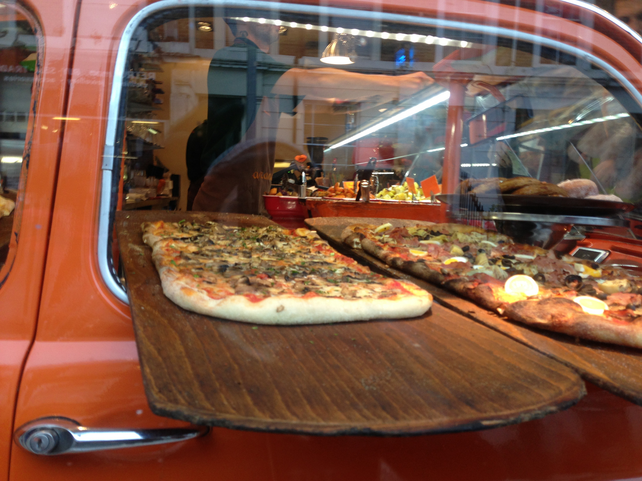 Brick oven Arancina Pizza in London. Photo by alphacityguides.