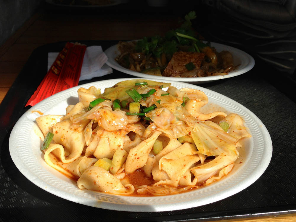 Hot & spicy oil seared handpulled noodle at Xi’an Famous Foods in New York. Photo by alphacityguides.