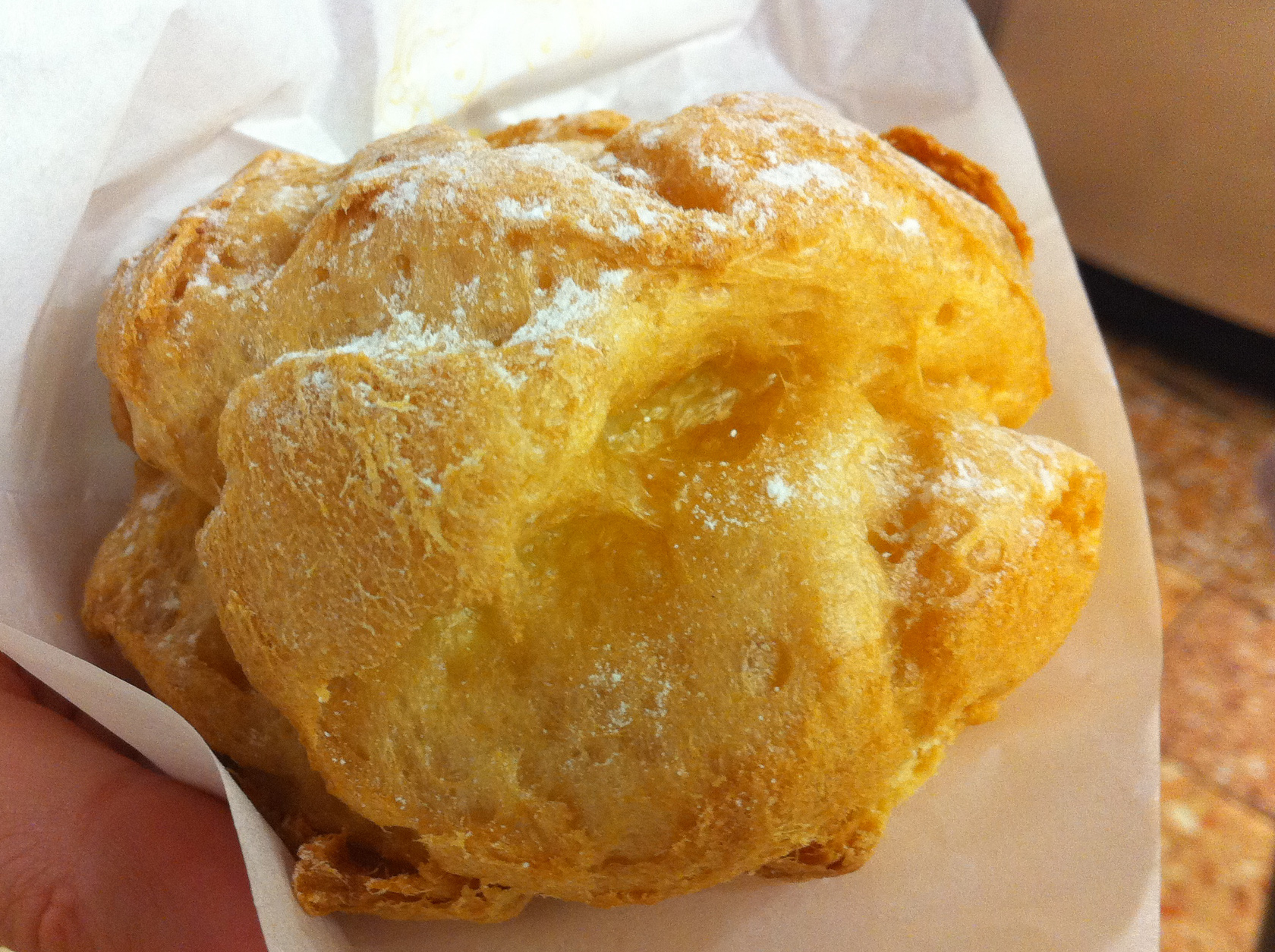 Cream Puff at Beard Papa in Hong Kong. Photo by alphacityguides.