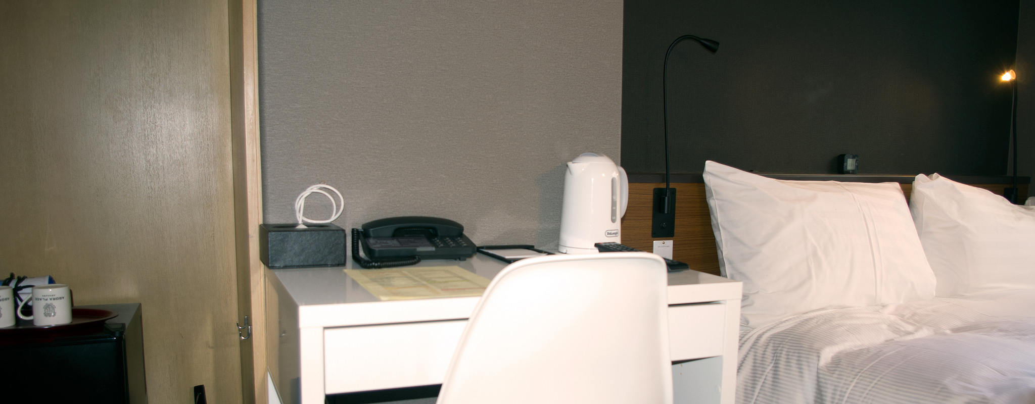 Desk space at Agora Place Hotel in Tokyo. Photo by alphacityguides.