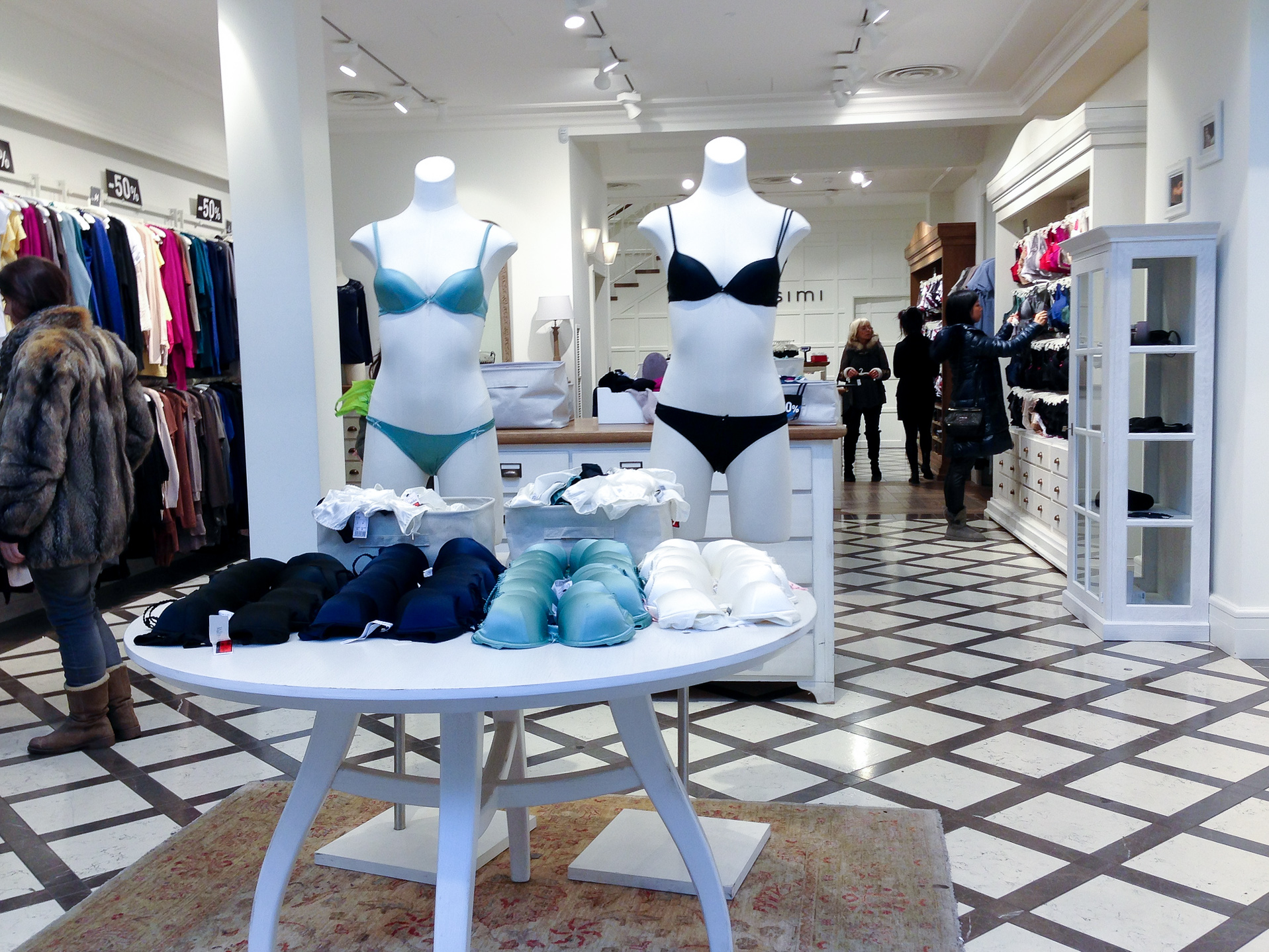 Lingerie display inside Intimissimi in London. Photo by alphacityguides