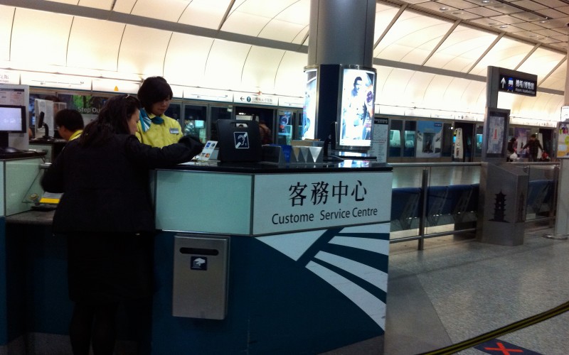 Airport Express ticket counter and platform in Hong Kong. Photo by alphacityguides.