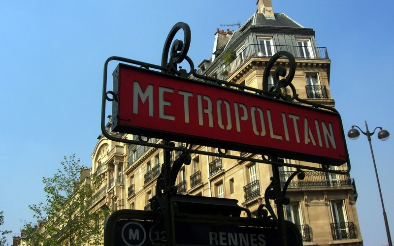 Paris Metro sign. Photo by <a href="http://www.flickr.com/photos/malias/">malias</a>