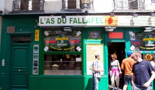 L'As du Fallafel in Paris. Photo by alphacityguides.