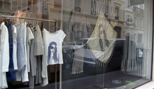 Fashion display at Swildens in Paris. Photo by alphacityguides.