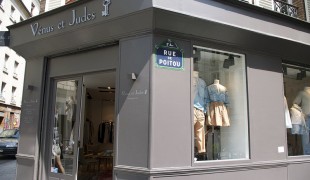 Store front at Venus et Judes in Paris. Photo by alphacityguides.