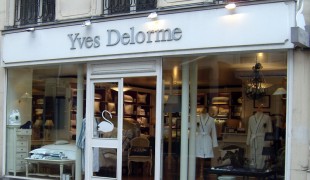 Store front and window at Yves Delorme in Paris. Photo by alphacityguides.