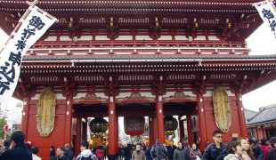 Kaminarimon (Thunder Gate) entrance at Sensoji Temple in Tokyo. Photo by alphacityguides.