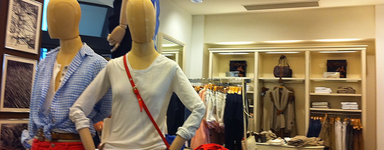 Fashion display at Massimo Dutti in Paris. Photo by alphacityguides.