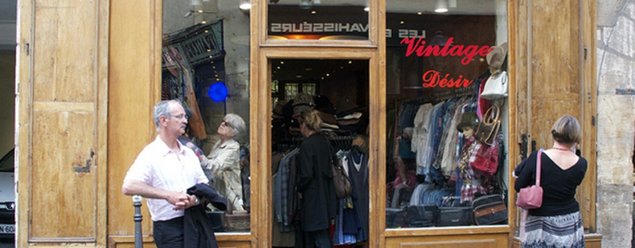 Store front at Coiffeur Vintage in Paris. Photo by alphacityguides.