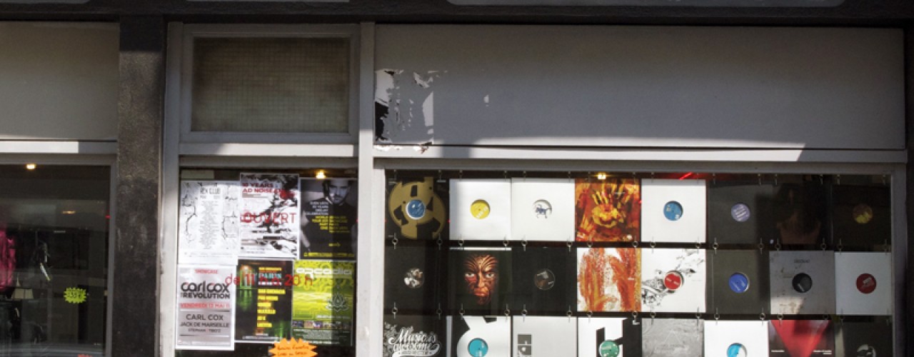 Store front at Techno Imports in Paris. Photo by alphacityguides.