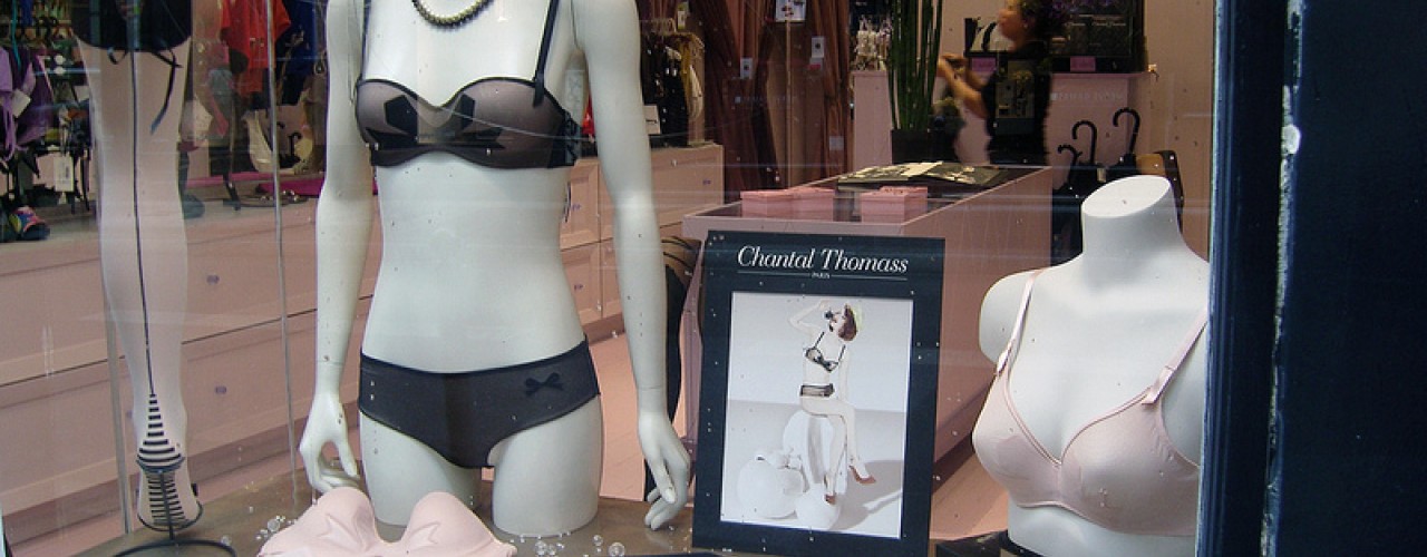 Window at Emilia Cosi in Paris. Photo by alphacityguides.