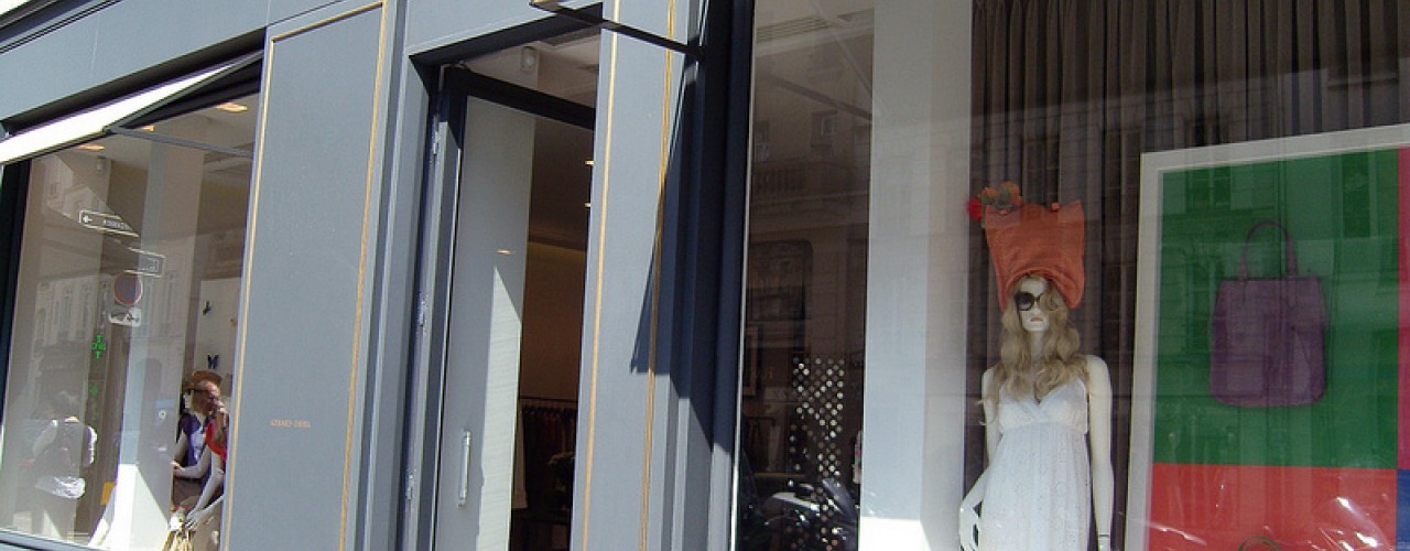 Store front at Gérard Darel in Paris. Photo by alphacityguides.