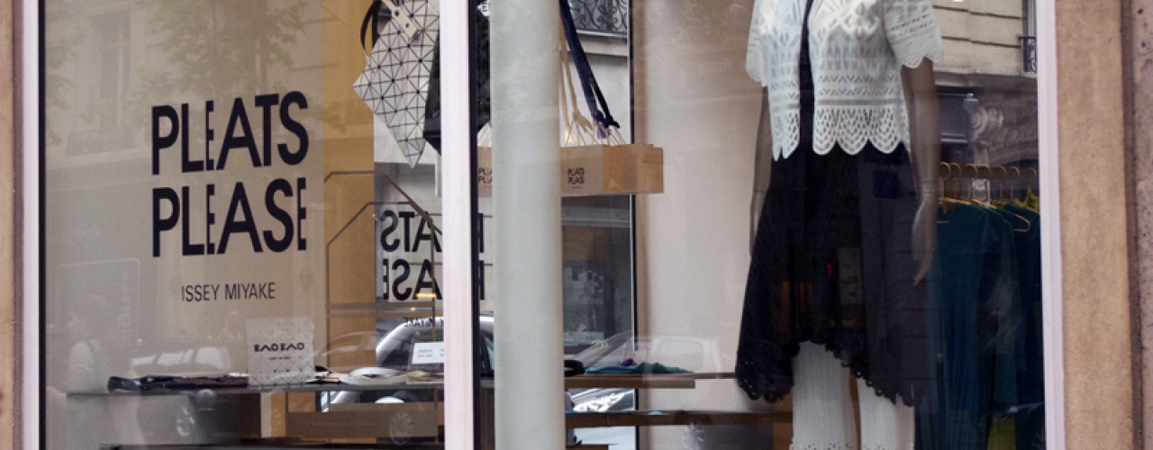 Window at Pleats Please in Paris. Photo by alphacityguides.