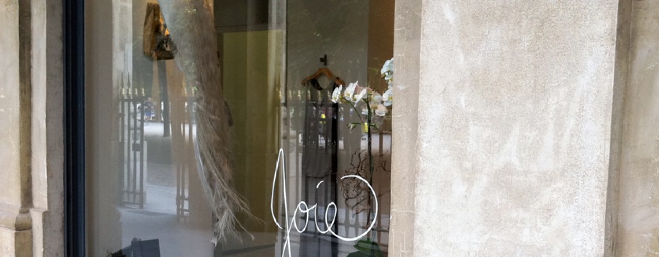 Window at Joie in Paris. Photo by alphacityguides.