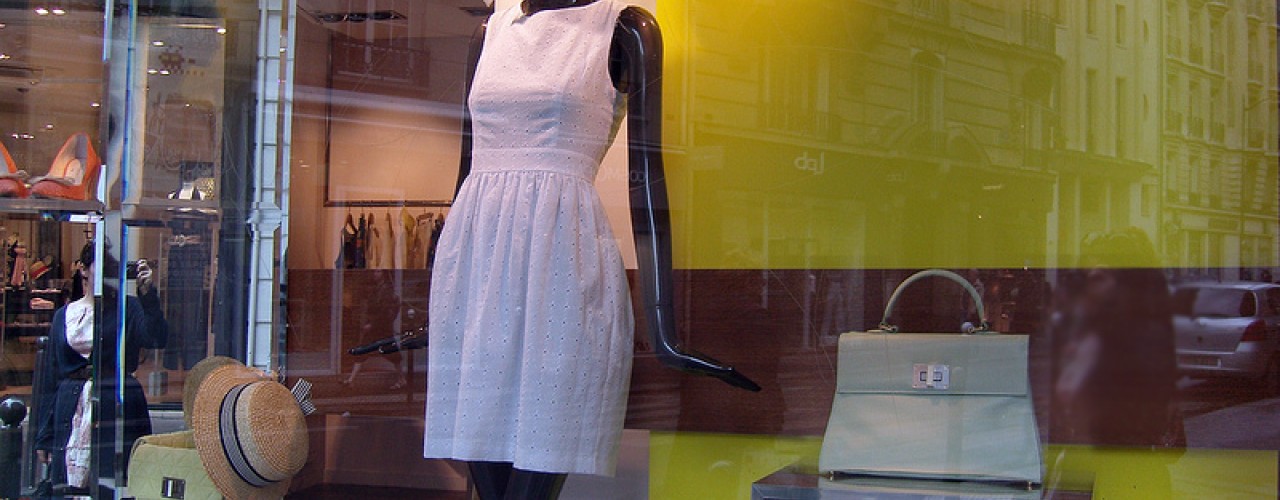 Fashion display at Tara Jarmon in Paris. Photo by alphacityguides.