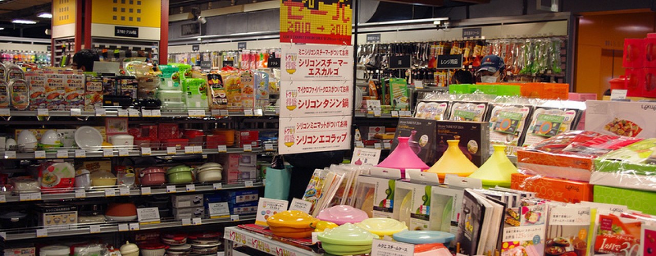 Inside Loft kitchen and storage in Tokyo. Photo by alphacityguides.