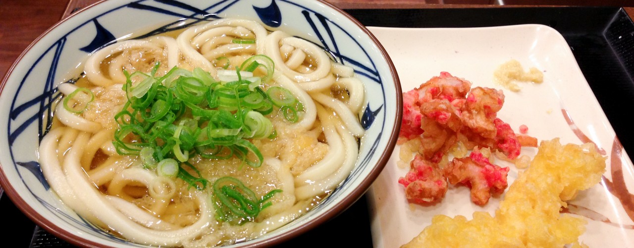 Udon bowl at Muginbo in Tokyo. Photo by alphacityguides.