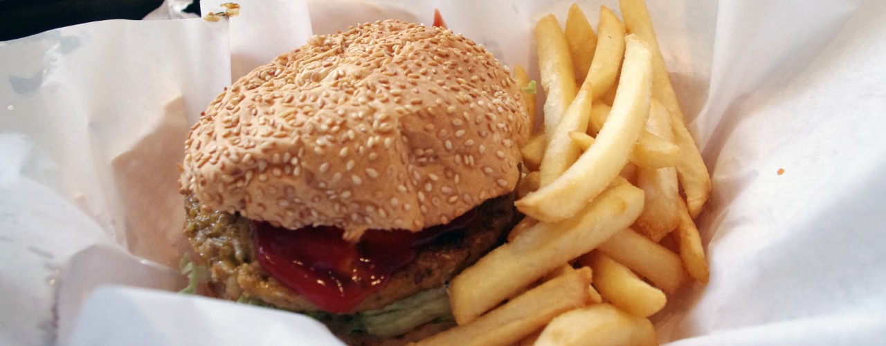 Burger and fries at Shake em Buns in Hong Kong. Photo by alphacityguides.