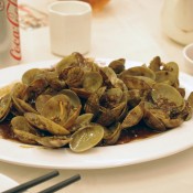 Clams at Under the Bridge Spicy Crab in Hong Kong. Photo by alphacityguides.