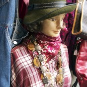 Display at Coiffeur Vintage in Paris. Photo by alphacityguides.