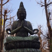 Statue at Sensoji Temple in Tokyo. Photo by alphacityguides.