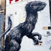 Artist Roa's large realistic animals in London. Photo by alphacityguides.